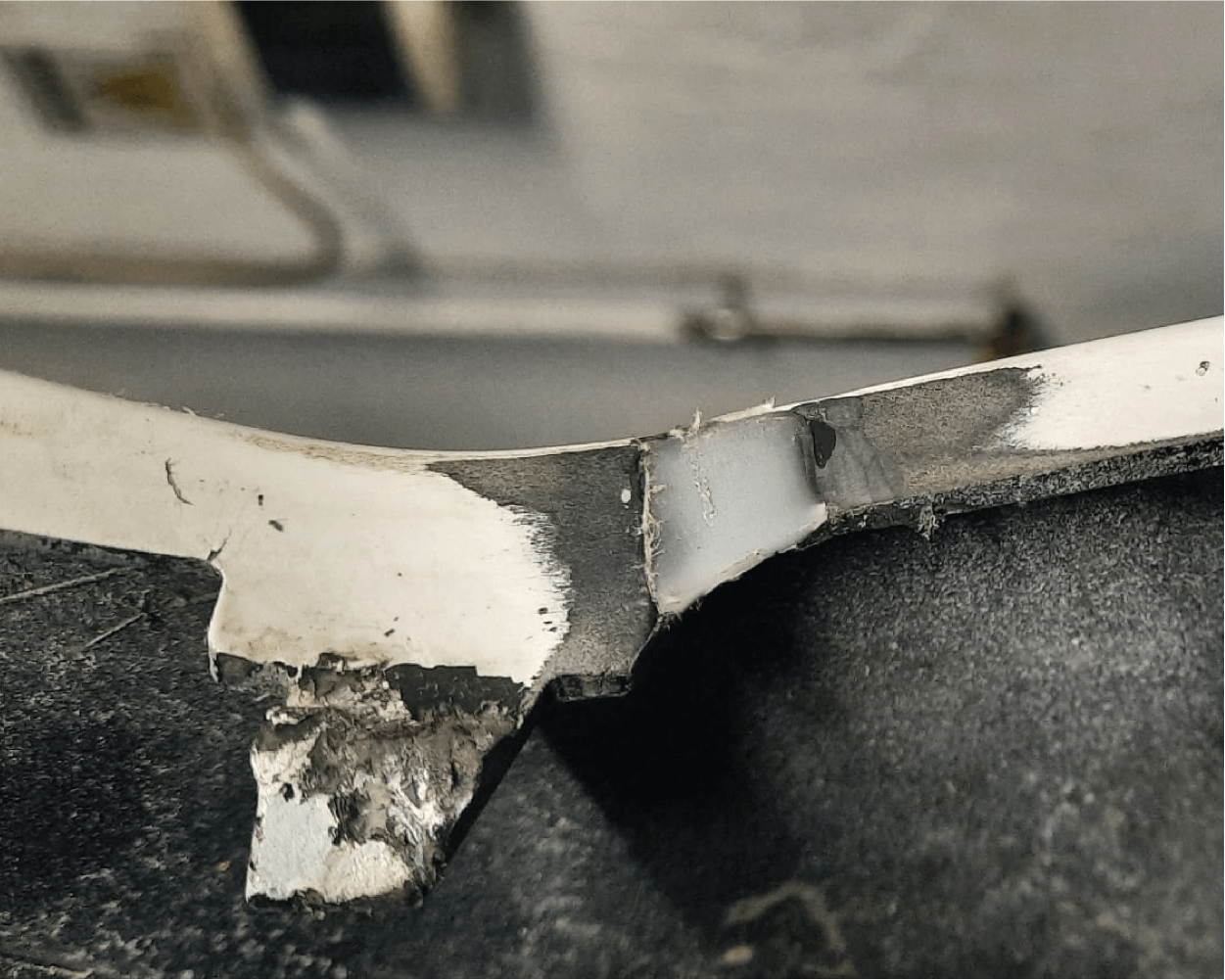Crapatura compenent auto reparat prin sudura in plasic